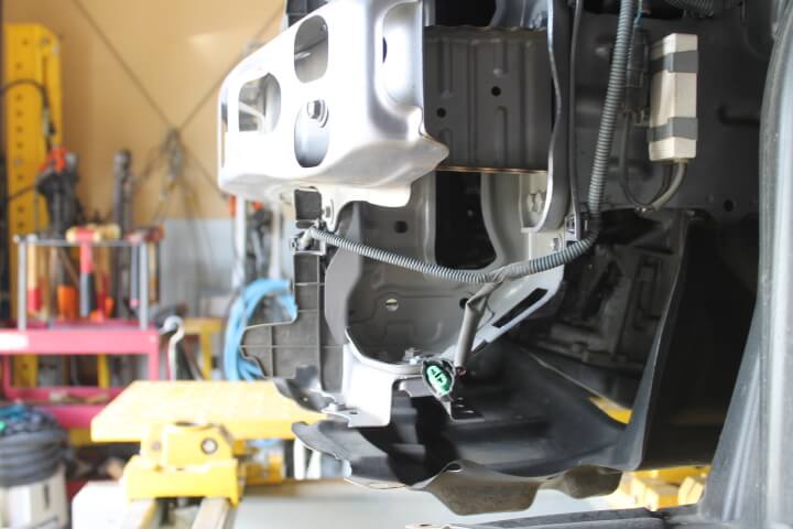 トヨタ ラクティス バンパー下側フレーム修理