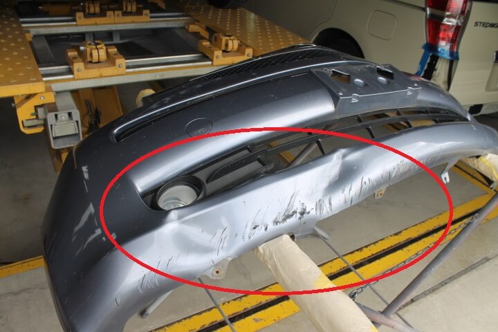 トヨタ ラクティス バンパー下側変形修理