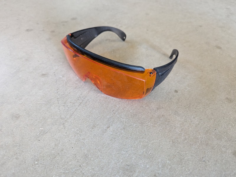 UV-LED照射器YSK-360を使用するときの保護メガネ　保護メガネ：山本光学 NO.360S UVオレンジ UVカット＆ブルーライト低減グラス 一眼形保護めがね