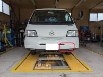 マツダ SLP2M ボンゴ 車両保険でフロントバンパー交換