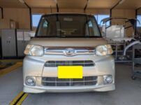 ダイハツ L385S タント 黄ばんだヘッドライトを綺麗な中古に交換
