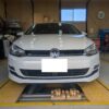 フォルクスワーゲン ゴルフ TSI ヘッドライトレンズ表面のクラック修理とUVヘッドライトコーティング