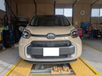 トヨタ MXPC10 シエンタ 左後ろタイヤ前の凹みを鈑金塗装で修理